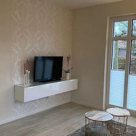 شقة Schoene Im Ergeschoss Mit Terrasse آهاوس